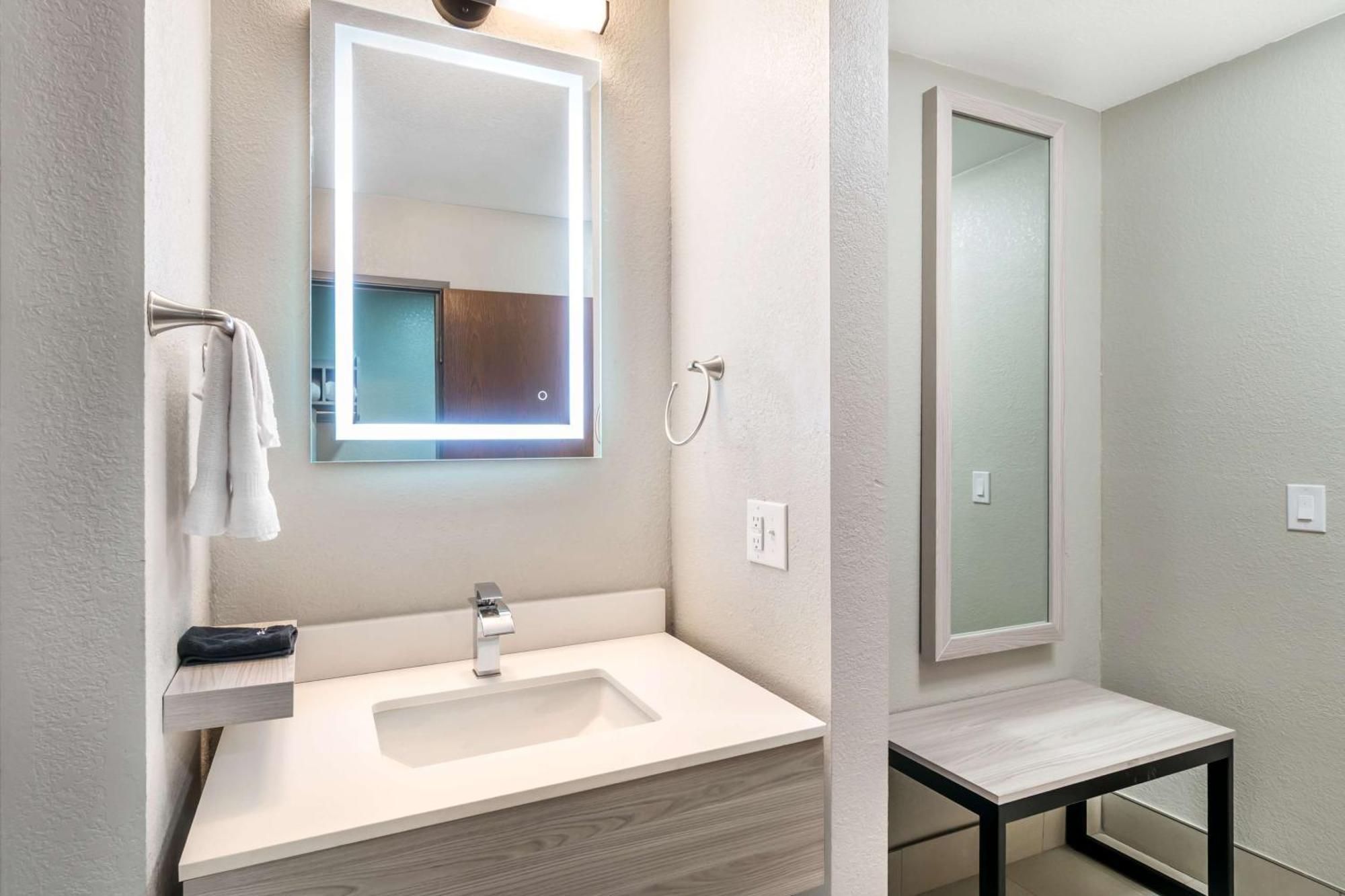Best Western Wichita North พาร์กซิตี้ ภายนอก รูปภาพ
